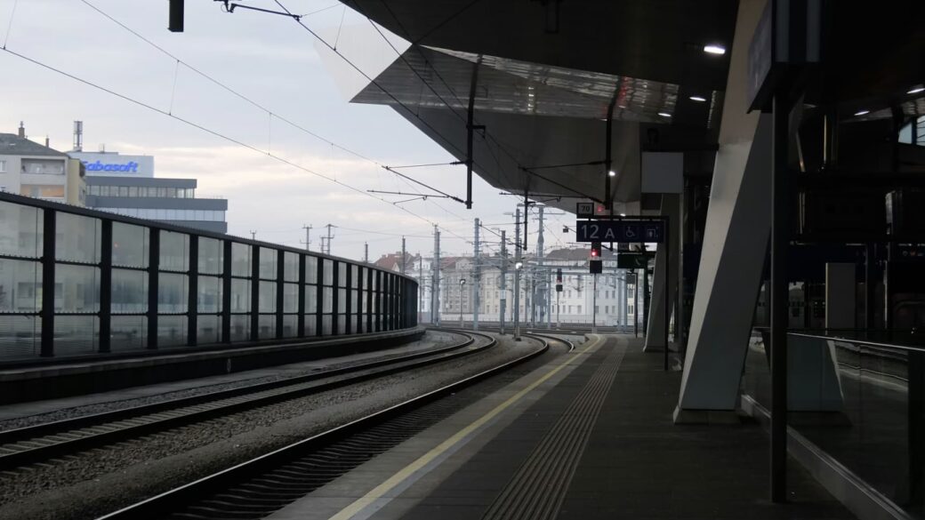 Hauptbahnhof Wien als Symbol für Übergang und Entscheidung
